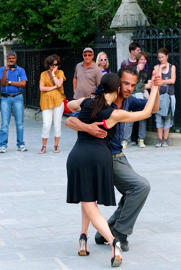 Street tango at Notre Dame